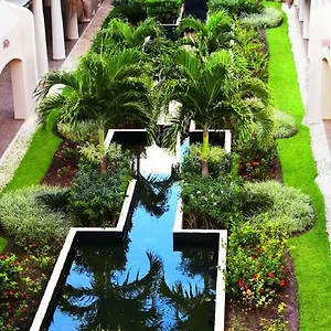 https://excellence-riviera-cancun-puerto-morelos.allrivieramayahotels.com